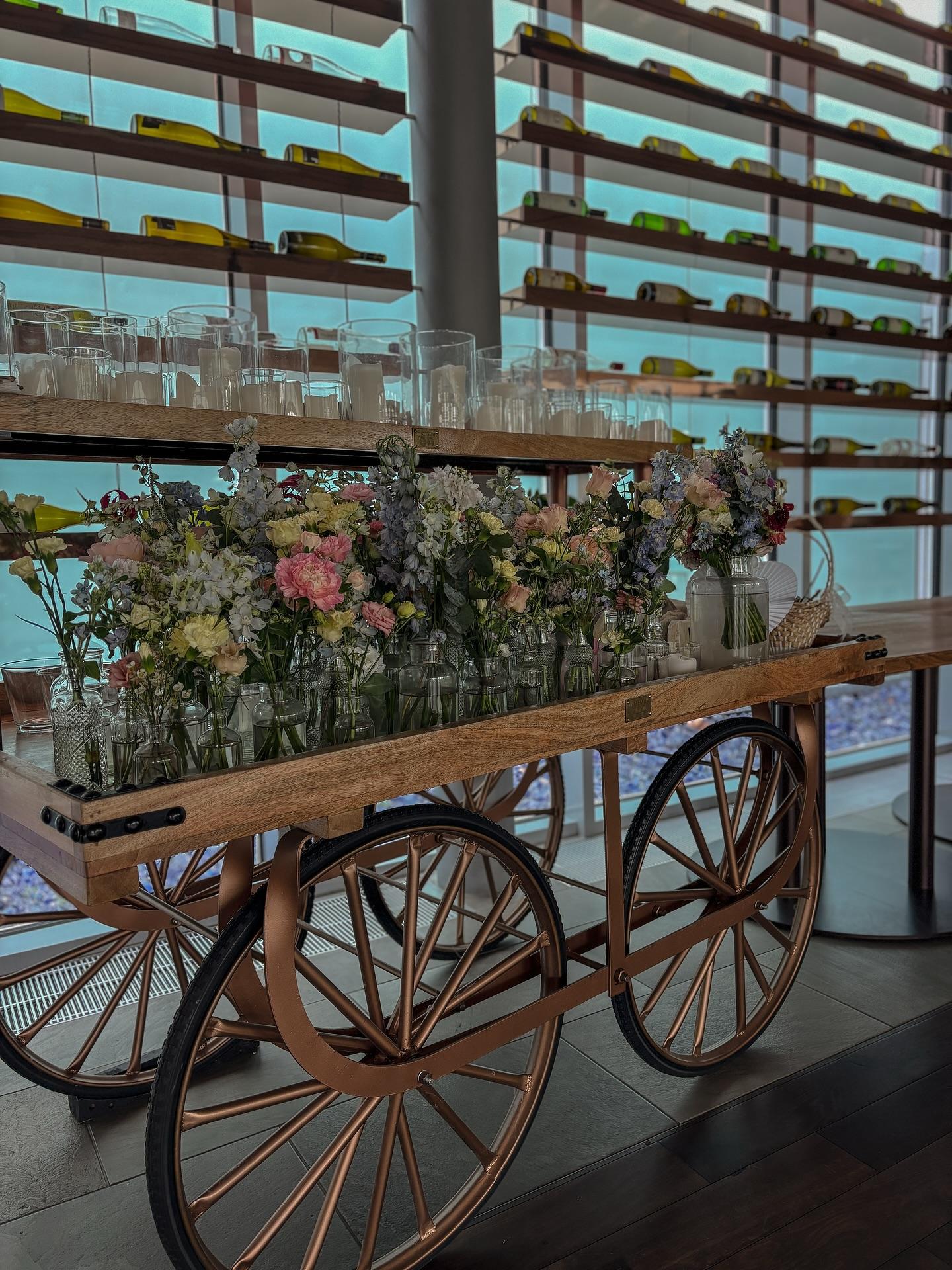 Blumenwagen bei Hochzeit